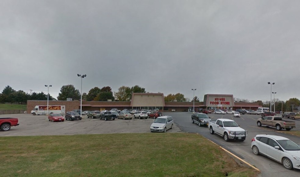 More Photos Of 1104 S 25th St, Bethany Freestanding For Sale