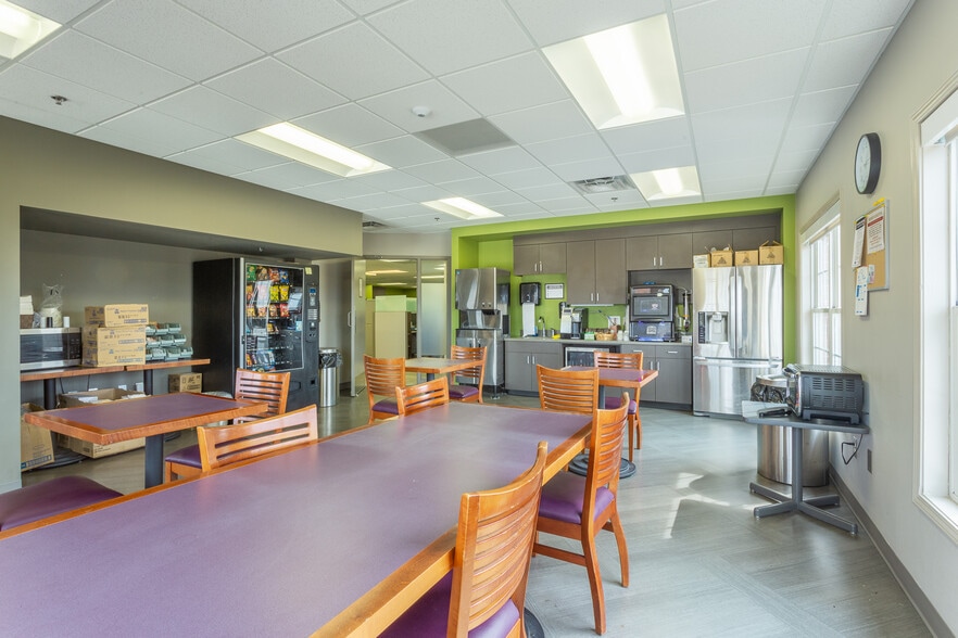 More Photos Of Pheasant Ridge Road, Roanoke Office For Lease