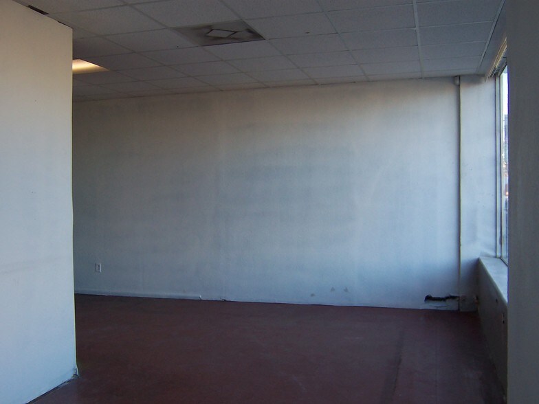 More Photos Of 516 W Lancaster Blvd, Lancaster Freestanding For Lease