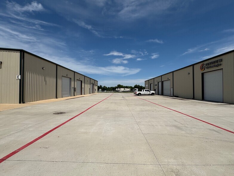 More Photos Of 18700 Becker Rd, Hockley Unknown For Lease