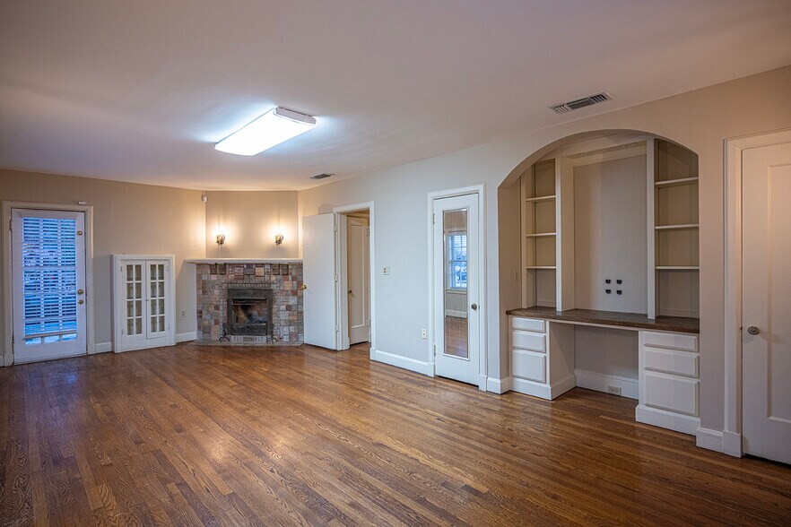 More Photos Of 2405 Broadway St, Lubbock Medical For Sale