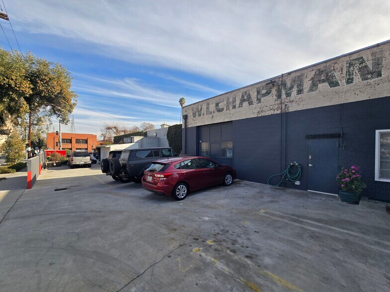 More Photos Of 2886-2888 E Walnut St, Pasadena Service For Sale