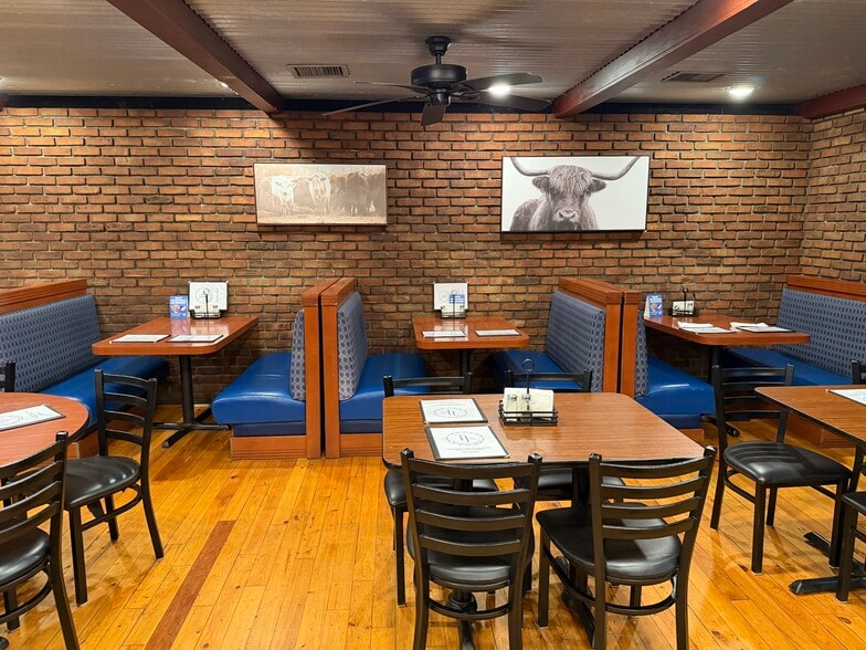 More Photos Of 617 S Washington St, New Paris Bar For Sale