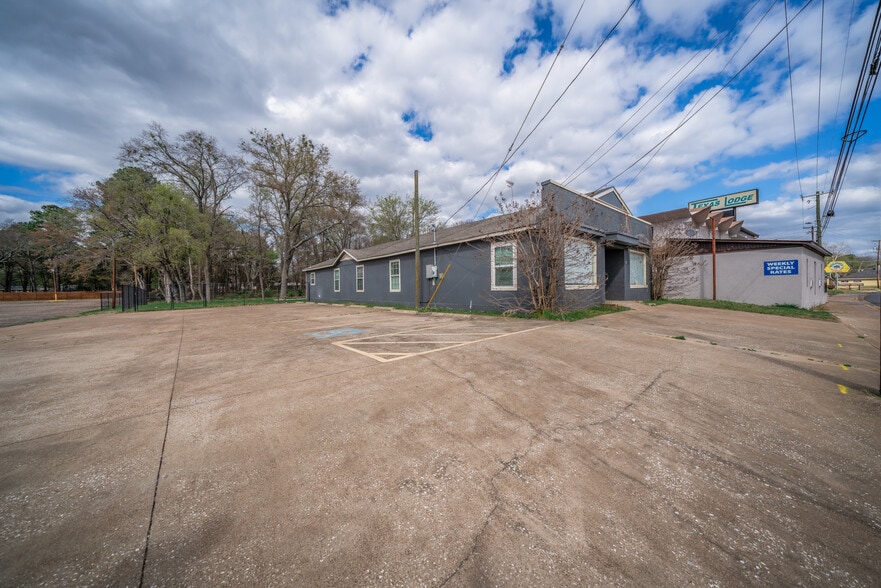 More Photos Of 1505 E Marshall Ave, Longview Medical For Sale