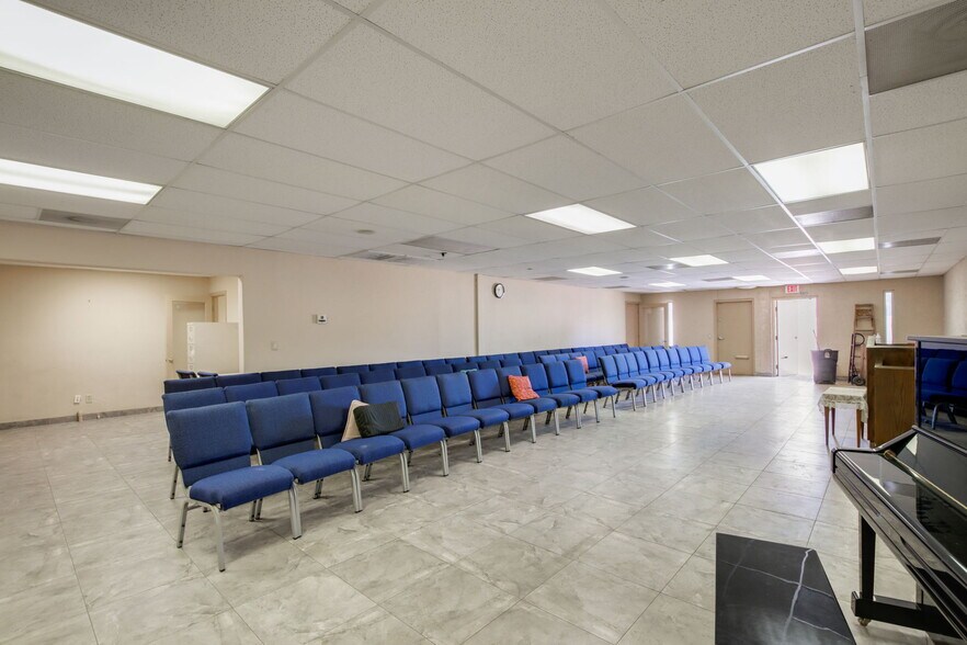 More Photos Of 4496 N Black Canyon Fwy, Phoenix Office Residential For Sale
