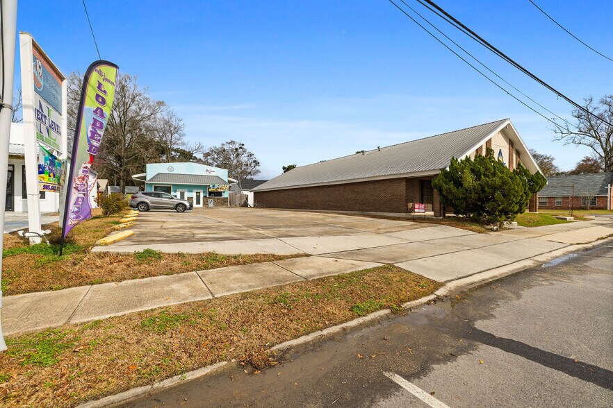 More Photos Of 276 E Pine St, Ponchatoula Office For Sale