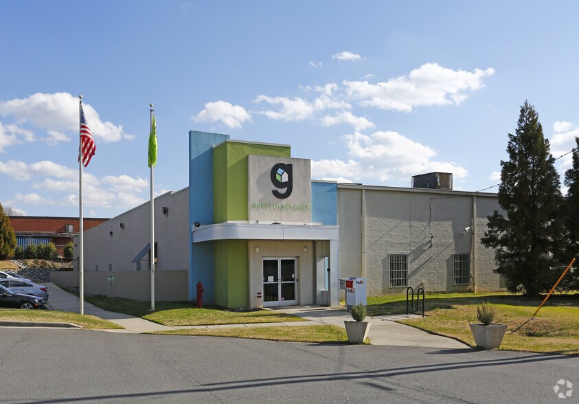 More Photos Of 3325 S Tryon St, Charlotte Health Club For Sale