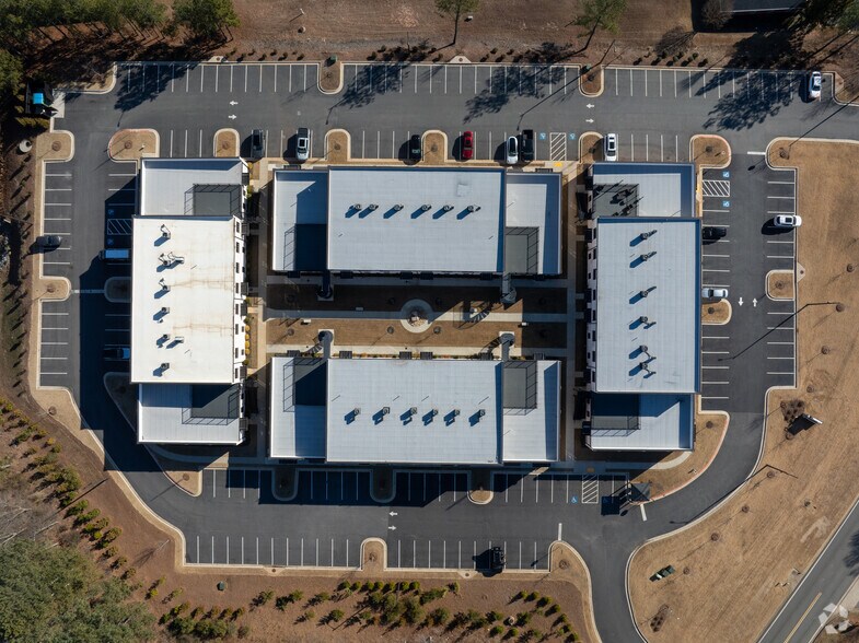 More Photos Of 1740 Grassland Pky, Alpharetta Unknown For Lease