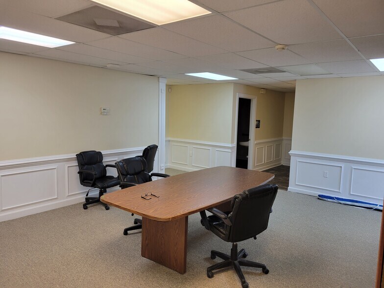 More Photos Of 12484c Warwick Blvd, Newport News Warehouse For Lease