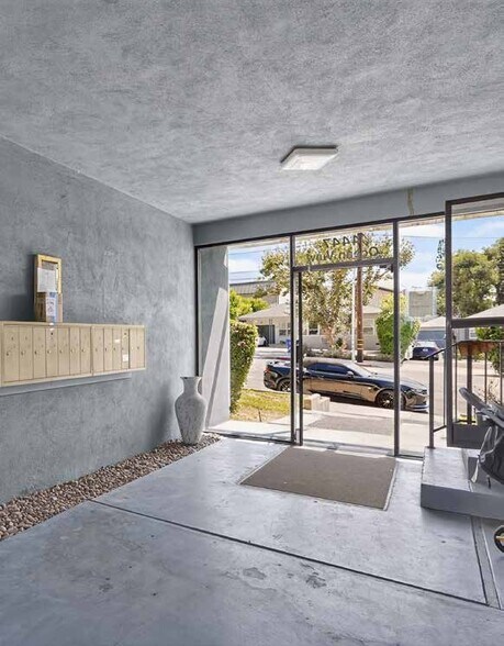 More Photos Of 4447 Ocean View Blvd, Montrose Apartments For Sale