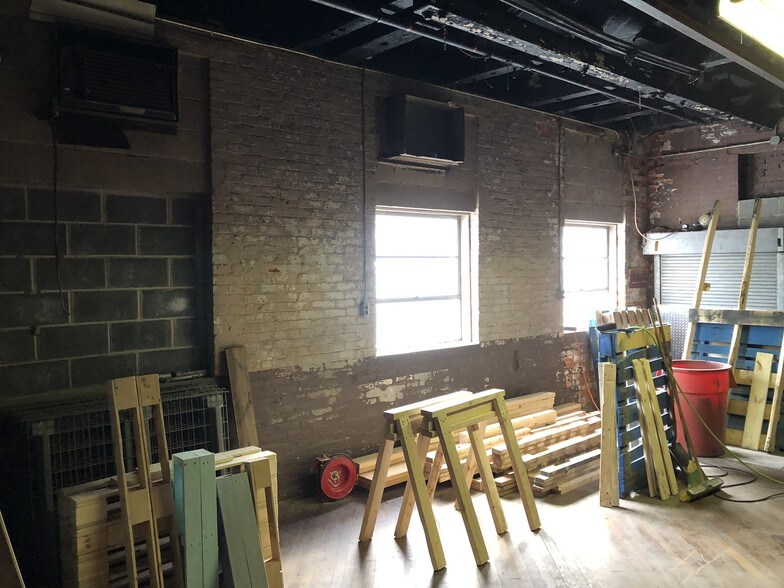 More Photos Of 100 Beecher Ave, Cheltenham Warehouse For Lease