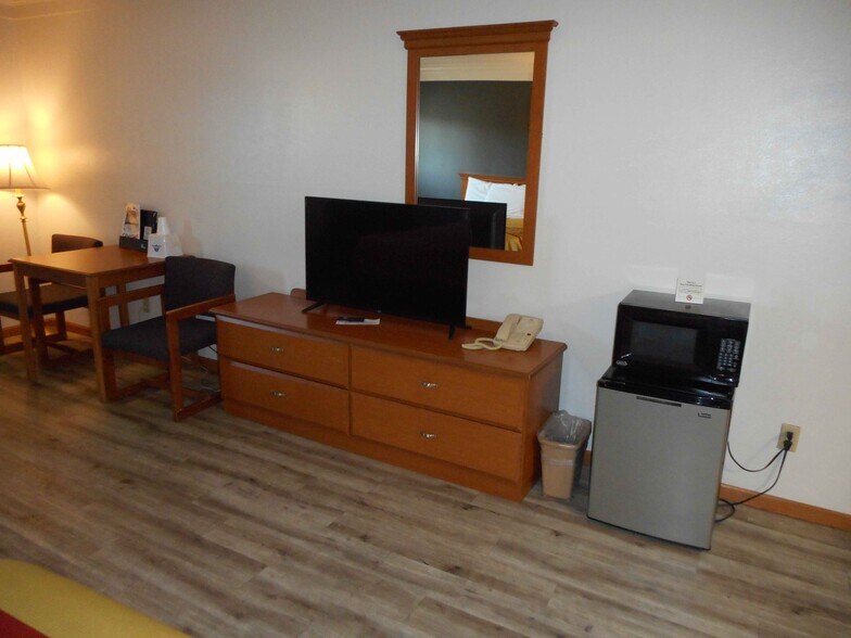 More Photos Of 1915 Highway 59 S, Thief River Falls Hotel For Sale