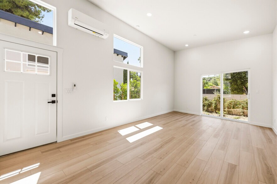 More Photos Of 22320 Itasca St, Chatsworth Apartments For Sale