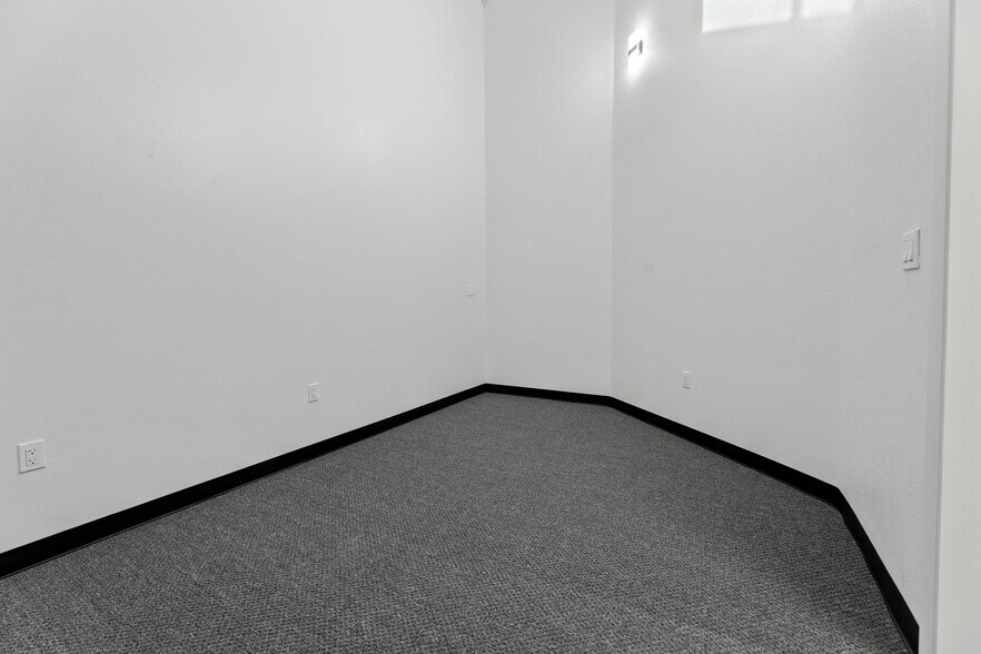 More Photos Of 2008 W Dorothea Ave, Visalia Freestanding For Lease