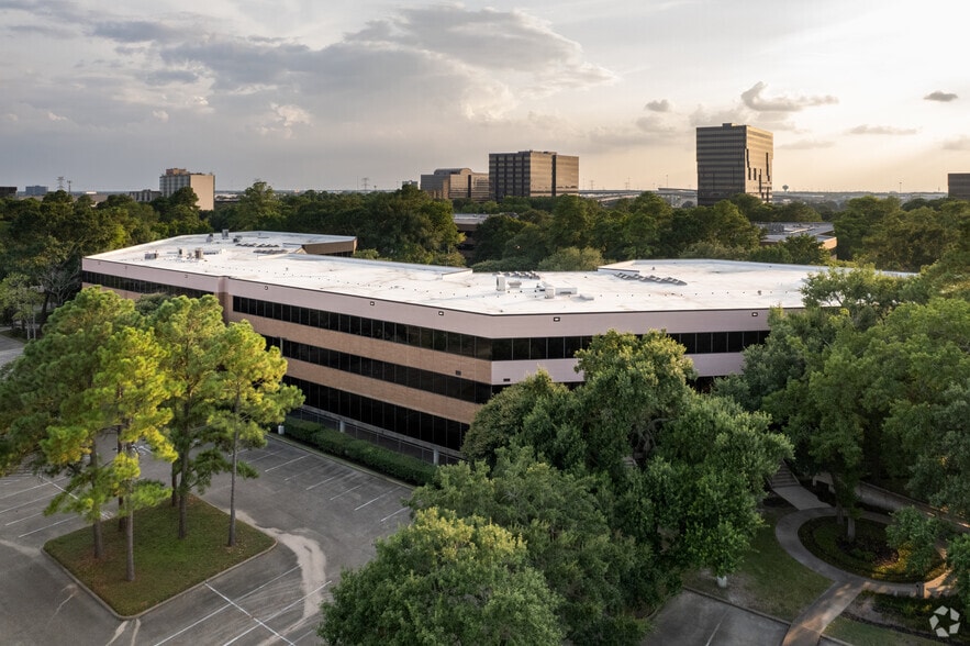 More Photos Of 16800 Greenspoint Park, Houston Office For Lease