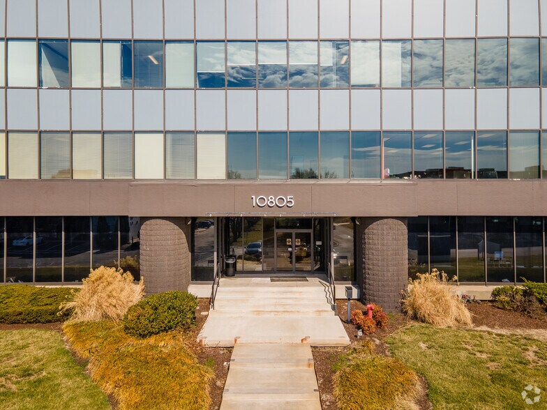 More Photos Of 10805 Sunset Office Dr, Sunset Hills Office For Lease