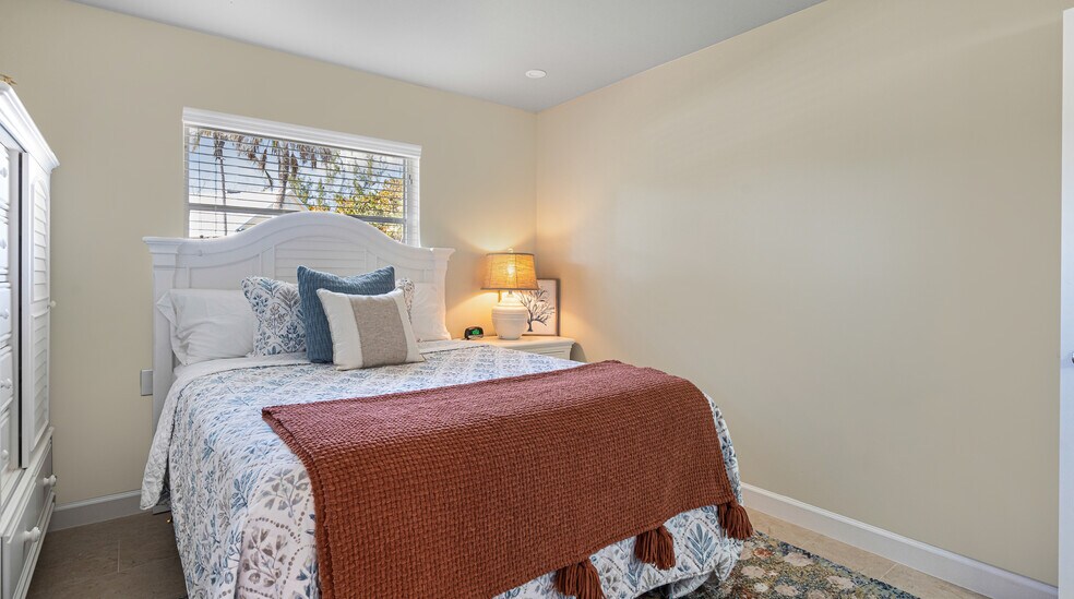 More Photos Of 832 Donax St, Sanibel Apartments For Sale
