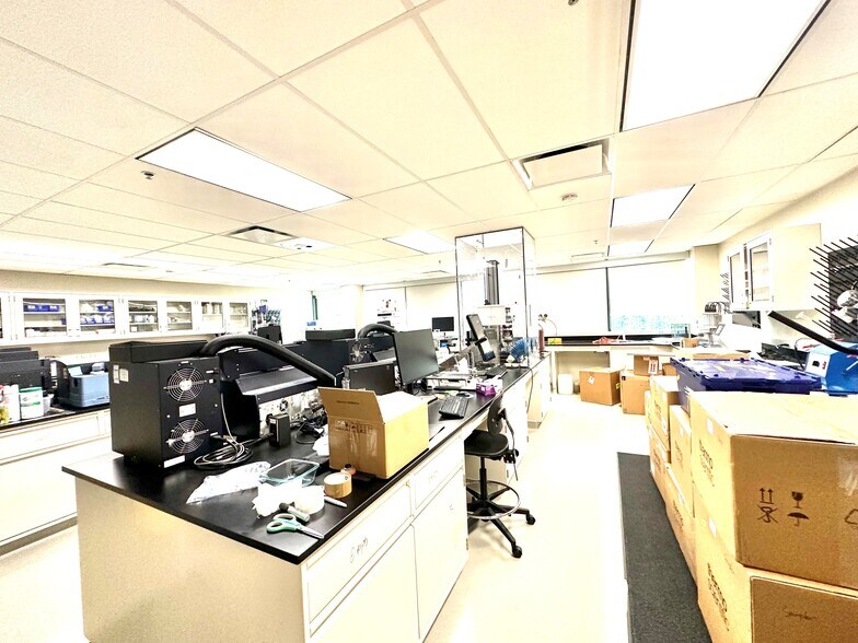 More Photos Of 707 E 80th Pl, Merrillville Business Park For Lease