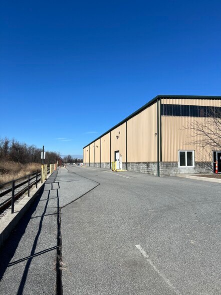 More Photos Of 70 J Caldwell Ln, New Castle Warehouse For Lease