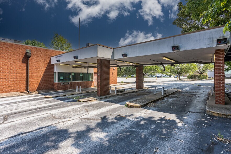 More Photos Of 1520 Washington Ave, Alton Bank For Sale