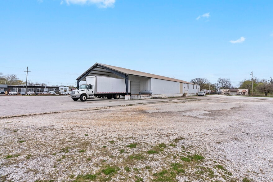 More Photos Of 721 N 2nd St, Rogers General Retail For Lease