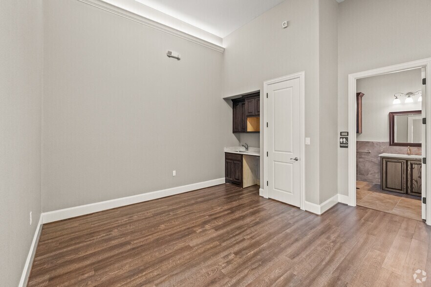 More Photos Of 8849 Davis Blvd, Keller Storefront Retail Office For Lease