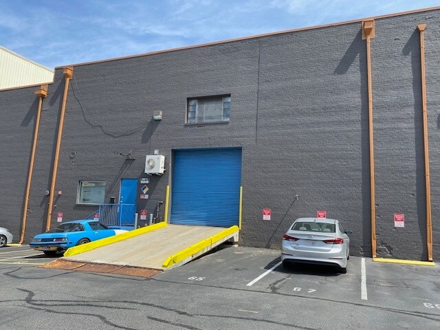 More Photos Of 5300-5320 Eisenhower Ave, Alexandria Warehouse For Lease