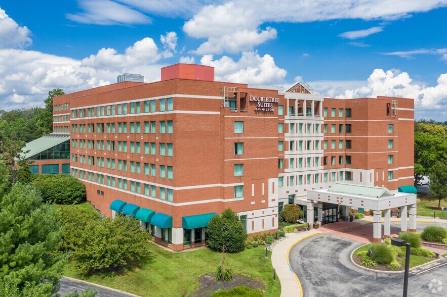 More Photos Of 640 Fountain Rd, Plymouth Meeting Hotel For Lease