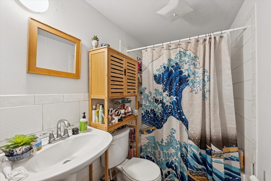 More Photos Of 903 S 13th St, Philadelphia Multifamily For Sale