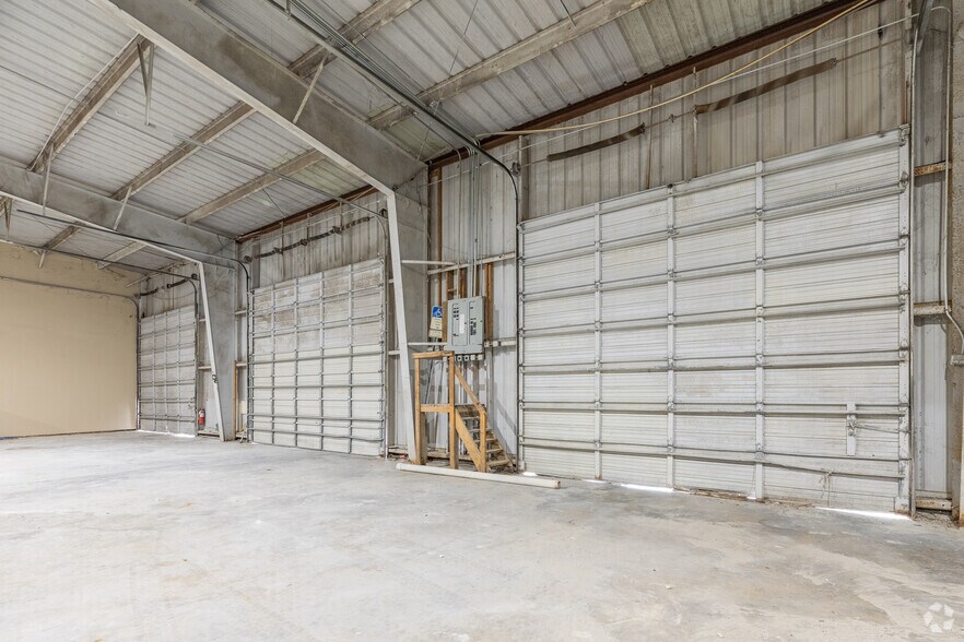 More Photos Of 6740 Tower Dr, Hudson Manufacturing For Sale