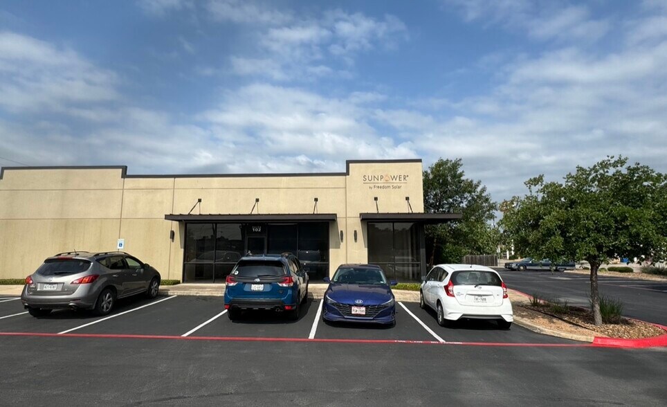 More Photos Of 4222 Gatecrest, San Antonio Light Distribution For Lease