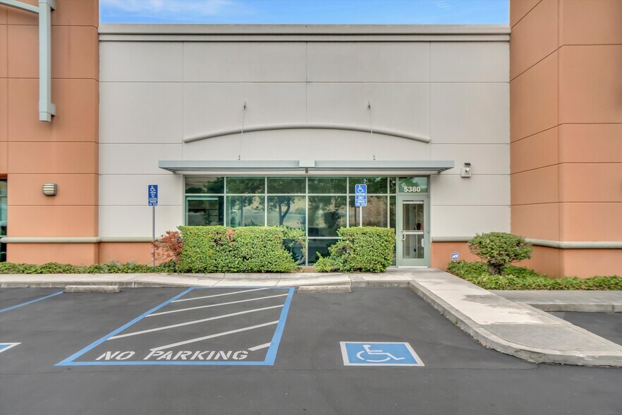 More Photos Of 5380 Gateway Plaza Dr, Benicia Industrial For Sale