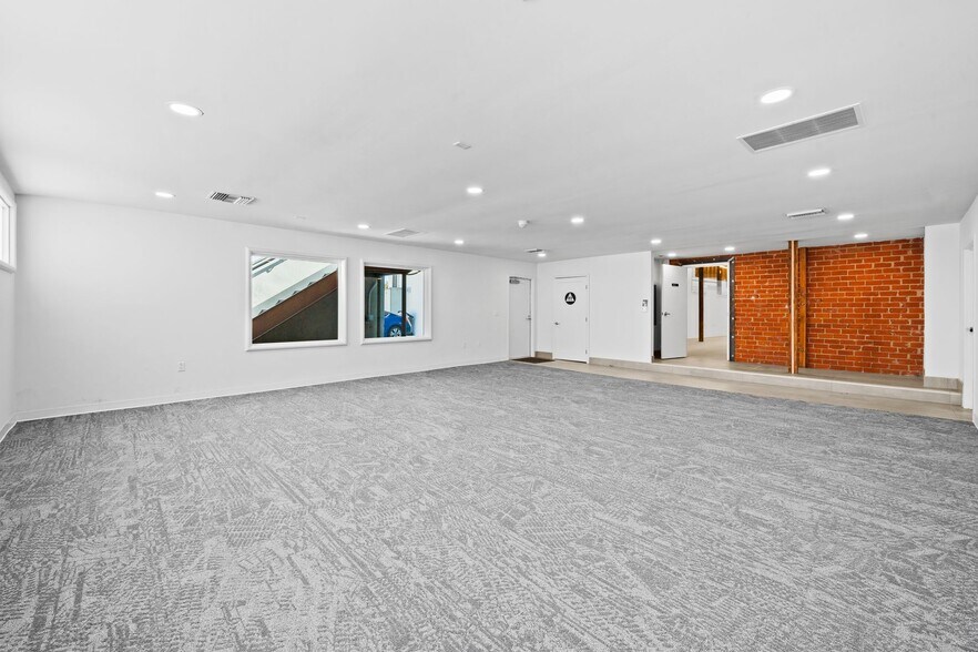 More Photos Of 8607 Venice Blvd, Los Angeles Loft Creative Space For Lease