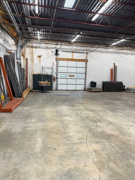 More Photos Of 97-125 Ashmore Dr, Leola Warehouse For Lease