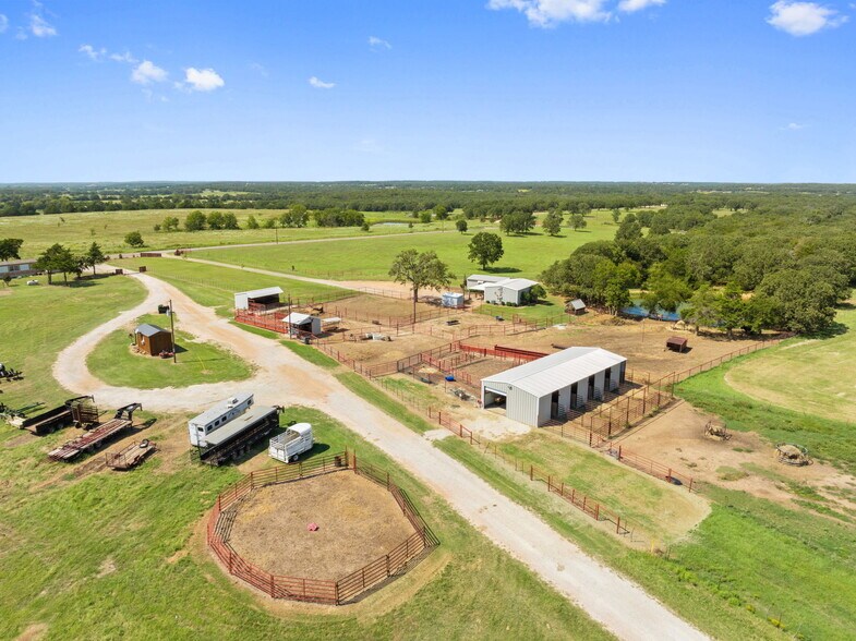 More Photos Of 204 County Road 107, Whitesboro Horse Stables For Sale