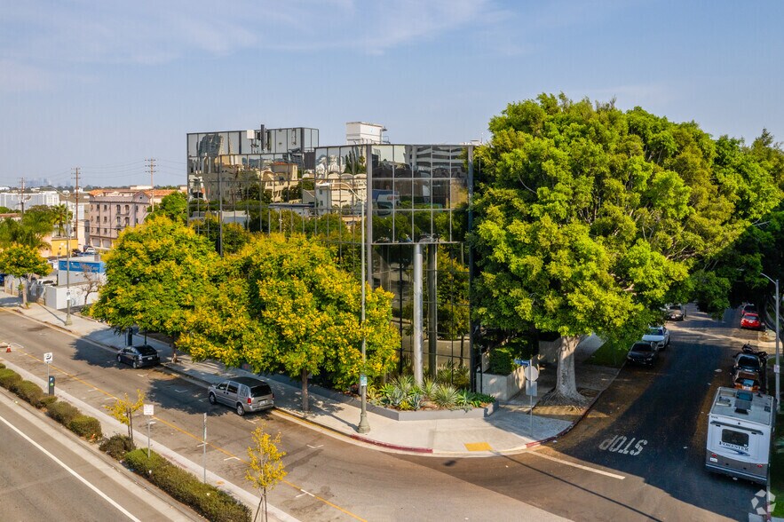 More Photos Of 11022 Santa Monica Blvd, Los Angeles Office For Lease