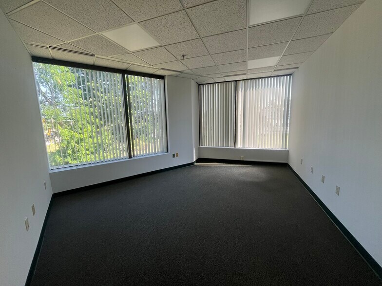 More Photos Of 800 S Main St, Mansfield Office For Lease