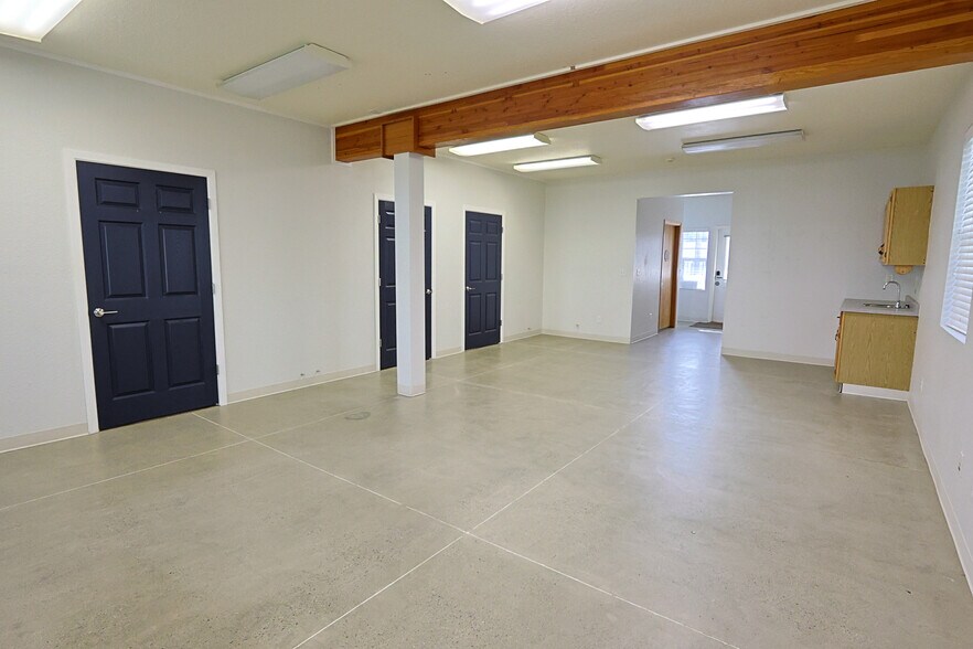 More Photos Of 137 Hall Ave, Coos Bay Office For Sale