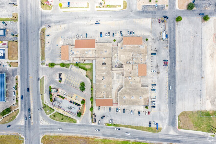 More Photos Of 410 Valley Hi Dr, San Antonio Unknown For Lease