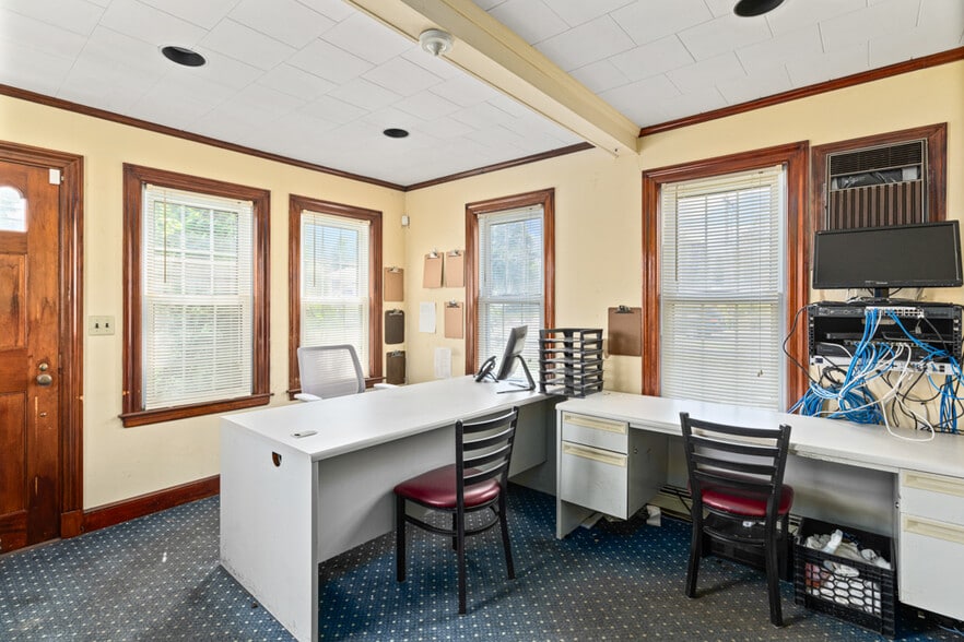 More Photos Of 60 Mile Rd, Wells Restaurant For Sale