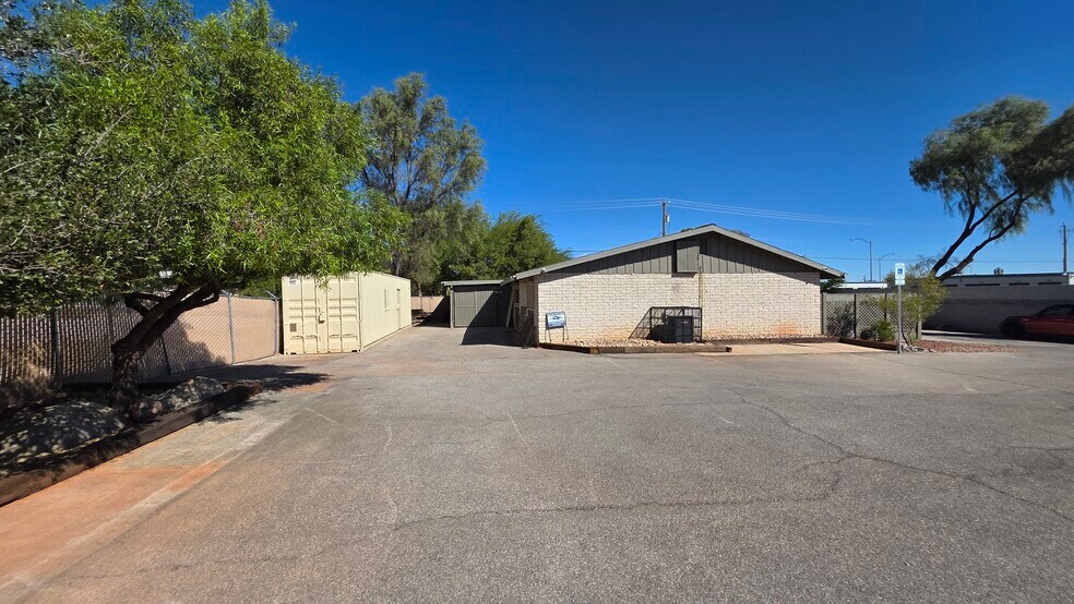 More Photos Of 3909 Vegas Dr, Las Vegas Office For Sale
