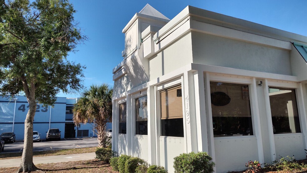 More Photos Of 4195 N Tamiami Trl, Sarasota Fast Food For Sale