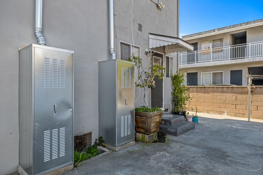 More Photos Of 2478 Purdue Ave, Los Angeles Apartments For Sale