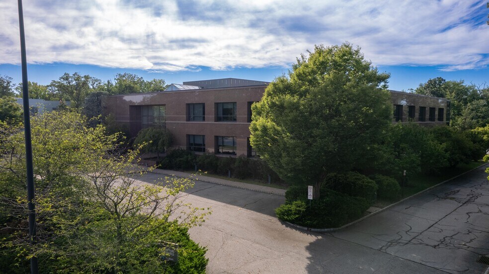 More Photos Of 1000 Sylvan Ave, Englewood Cliffs Office For Sale