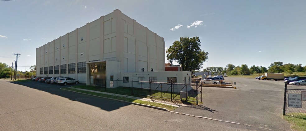 More Photos Of 121 1st Ave, Hamilton Warehouse For Lease