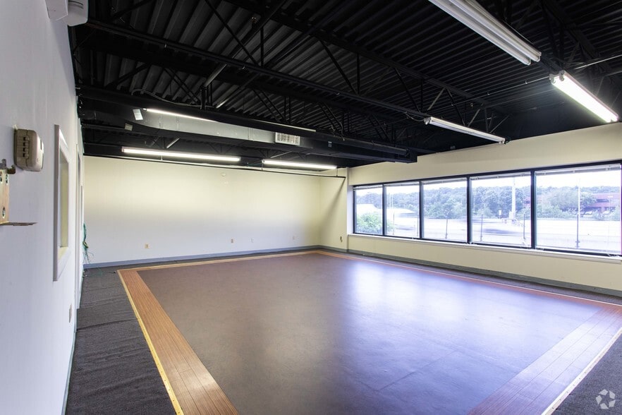 More Photos Of 8390 Terminal Rd, Lorton Flex For Sale