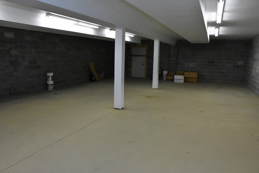 More Photos Of 105 McQuiston Dr, Jackson Center Industrial For Sale