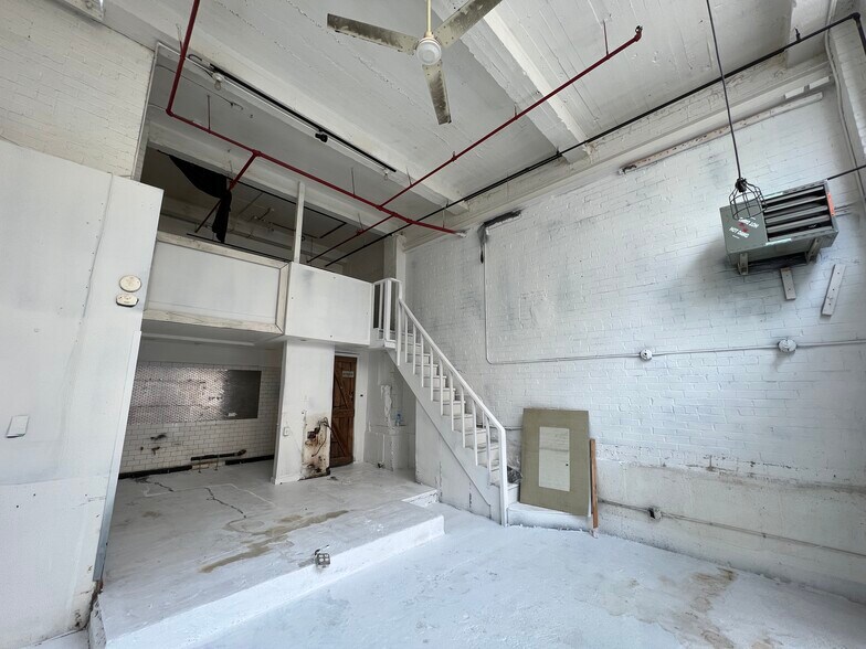 More Photos Of 248 McKibbin St, Brooklyn Apartments For Lease