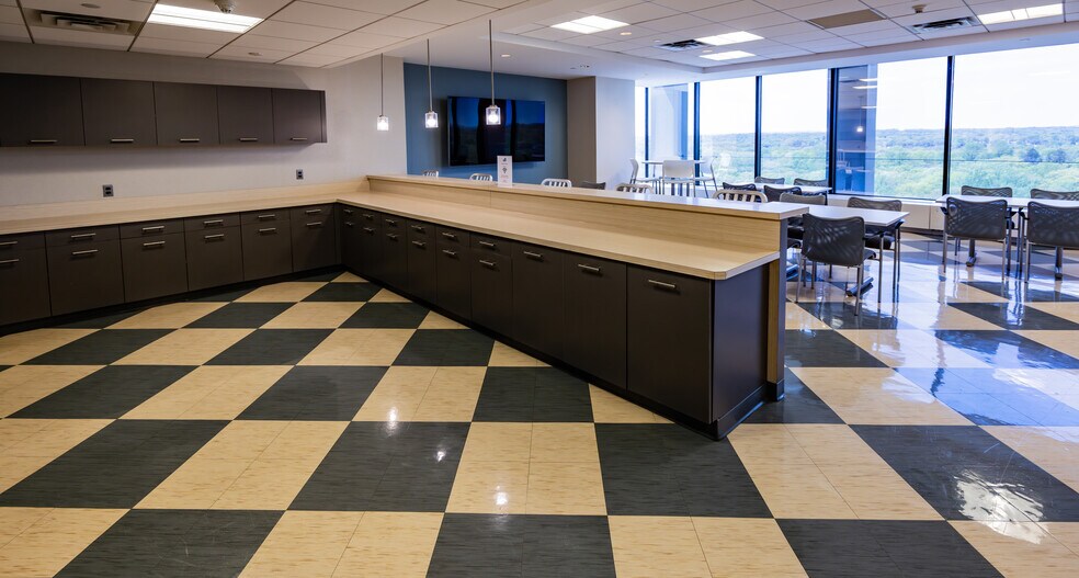 More Photos Of 1 Blue Hill Plz, Pearl River Unknown For Lease