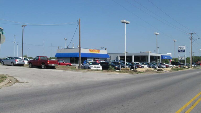 More Photos Of 6824-6840 Blue Ridge Blvd, Raytown Auto Dealership For Sale